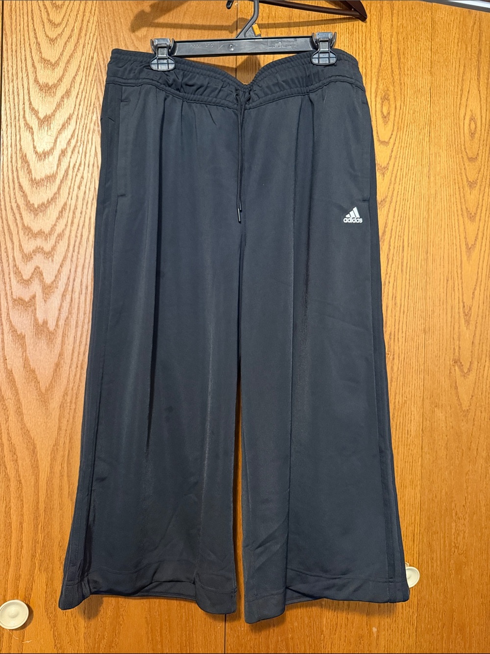 adidas Black Wide-Leg Womens cropped Sweatpants with Logo size XL